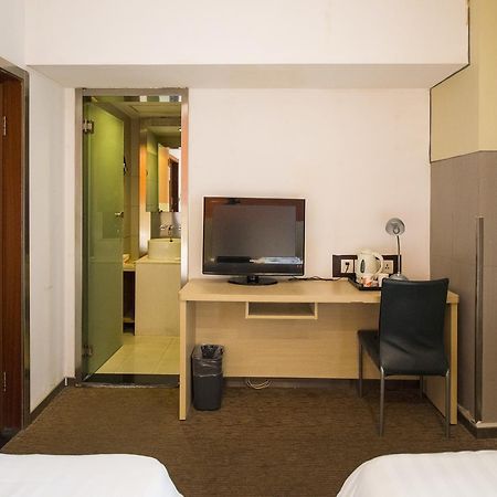 Motel Shenzhen Longgang Longcheng Square Metro Station Экстерьер фото